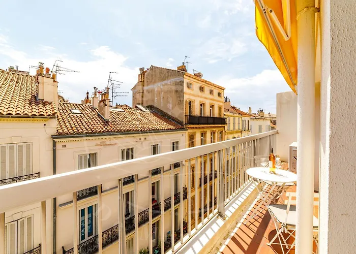 Haute Ville - T2 Cosy Avec Clim & Balcon